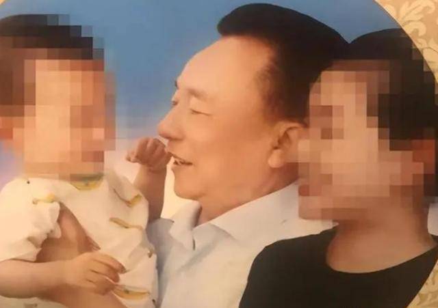 生下11个私生子75岁还在开枝散叶新葡京在逃富豪10位情妇翻牌睡觉(图7)
