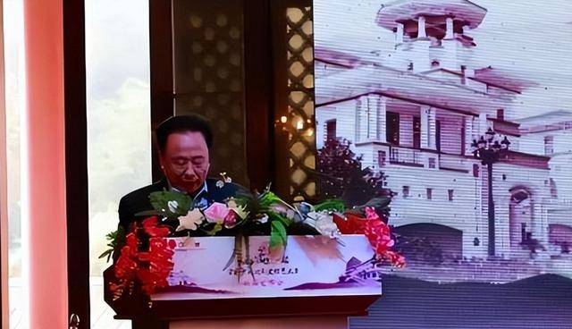 生下11个私生子75岁还在开枝散叶新葡京在逃富豪10位情妇翻牌睡觉(图8)