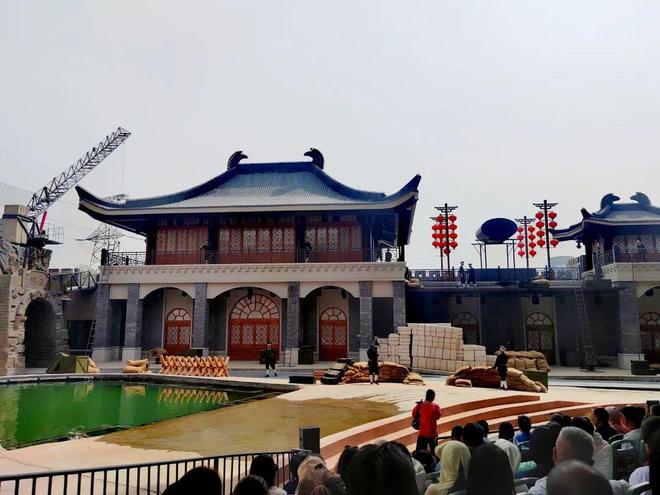 古城烽火》360度舞台沉浸式观演新葡京西安旅游打卡战争实景演艺《(图2)